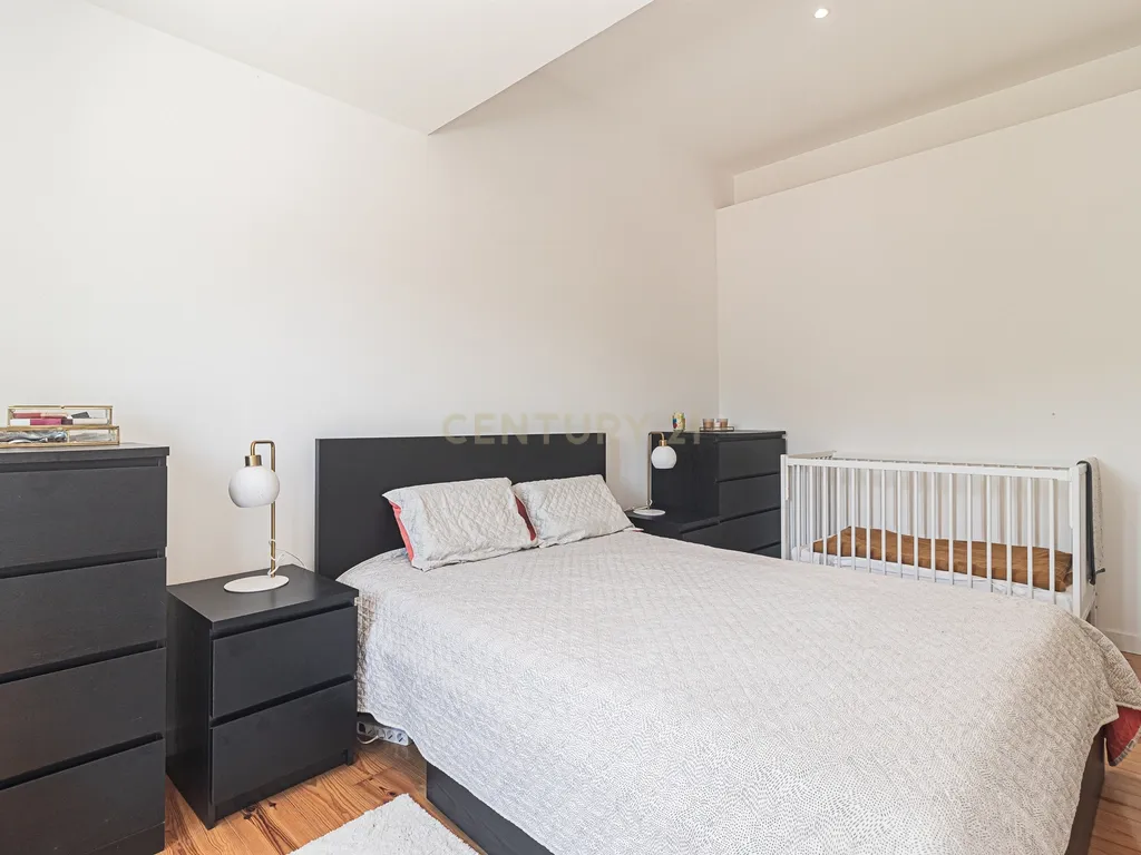 Moradia T2 Renovada em Fanhões – Conforto e Tranquilidade às Portas da Cidade - Image 21