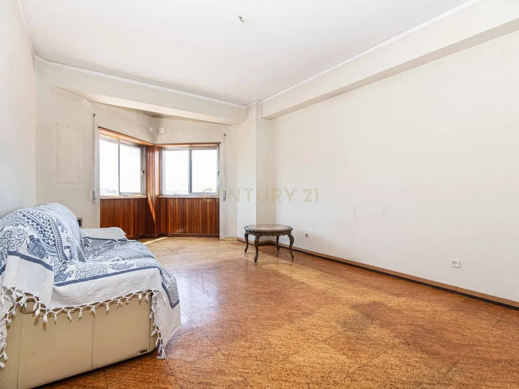Apartamento T3 com mais de 100m² em Odivelas - Image 10
