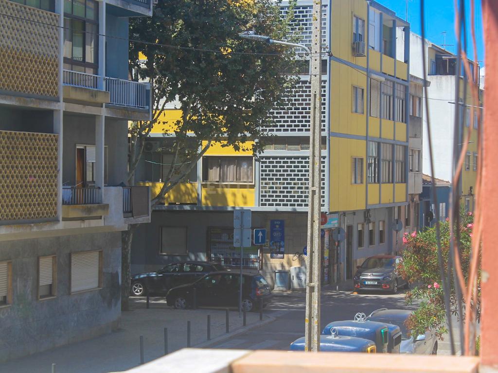 Apartamento T1 com Varandas em Barreiro, Setúbal - Image 1