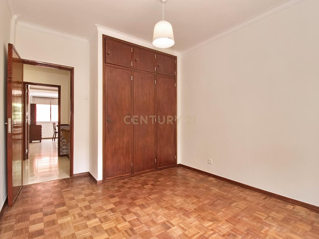 Apartamento T1 com Arrecadação, no Centro da Parede (Rebelva) - Image 6