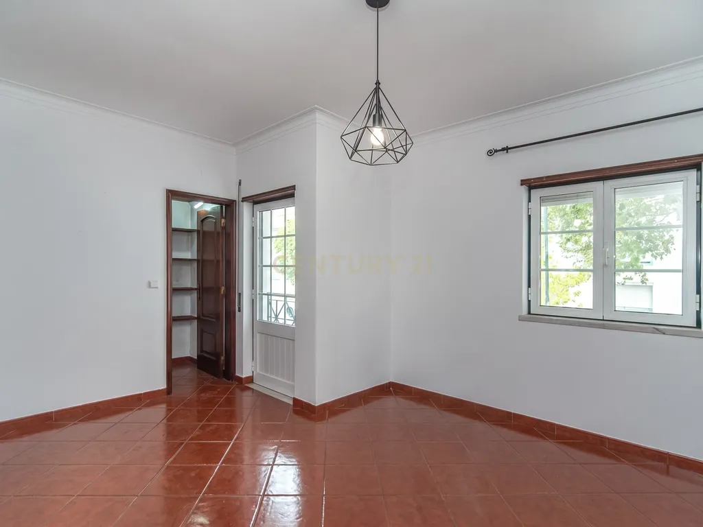 Moradia T2 no Centro de Évora (1º Andar) - Image 3