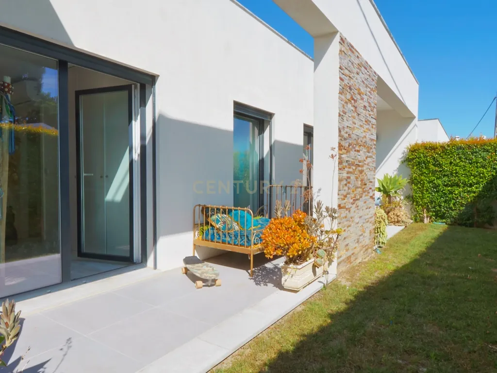 Moradia Banda Térrea T4 com Piscina | Charneca da Caparica | Almada - Image 34