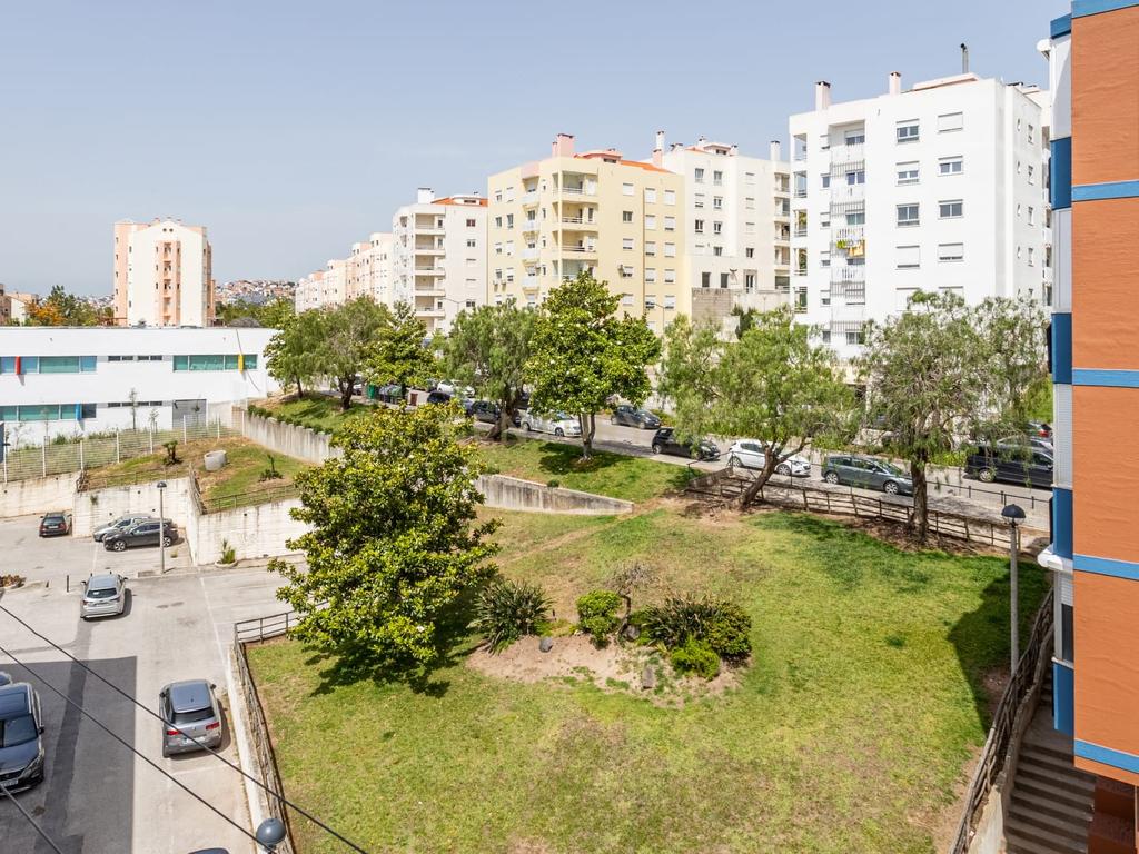 Apartamento T3 na Ramada com 92 m² e vista incrível para Lisboa - Image 16