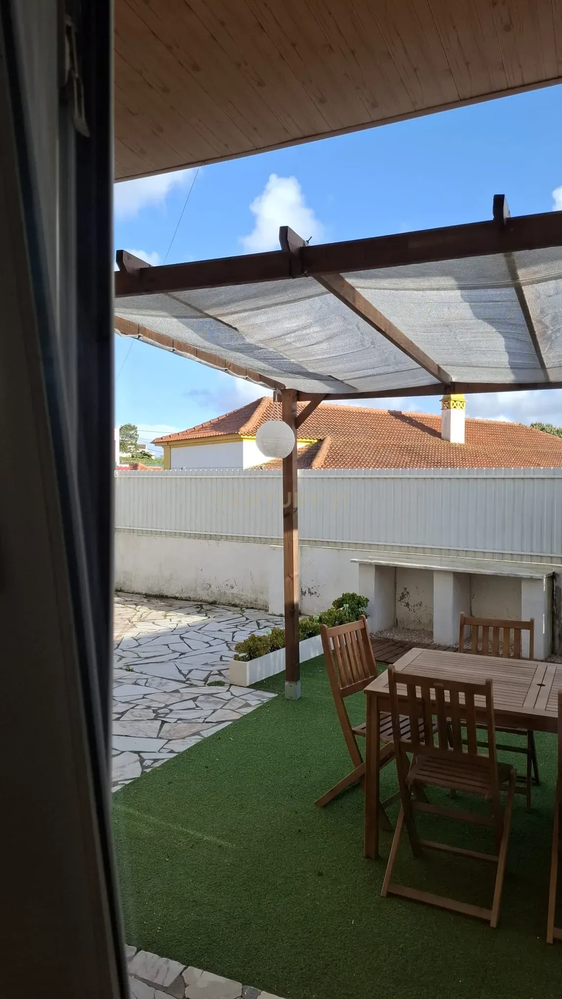 Apartamento em andar de moradia T2 (R/C) - Caeiros Mafra - Image 1