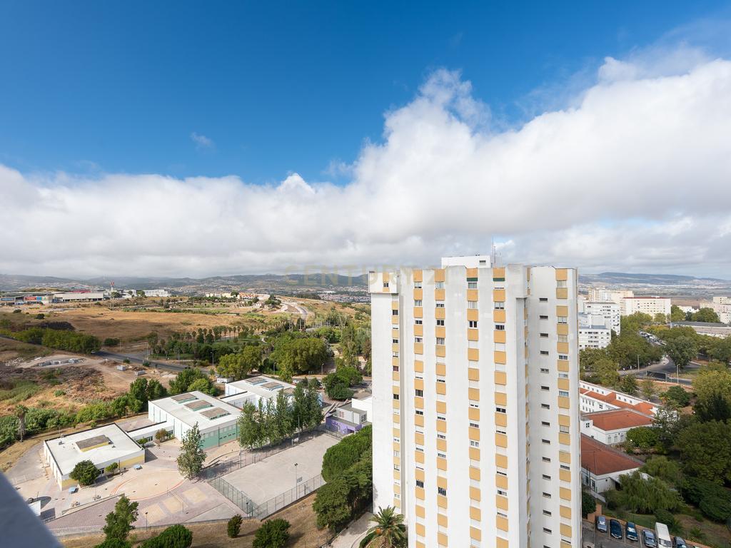 Apartamento T2 em Santo António dos Cavaleiros_Muito bem localizado - Image 18