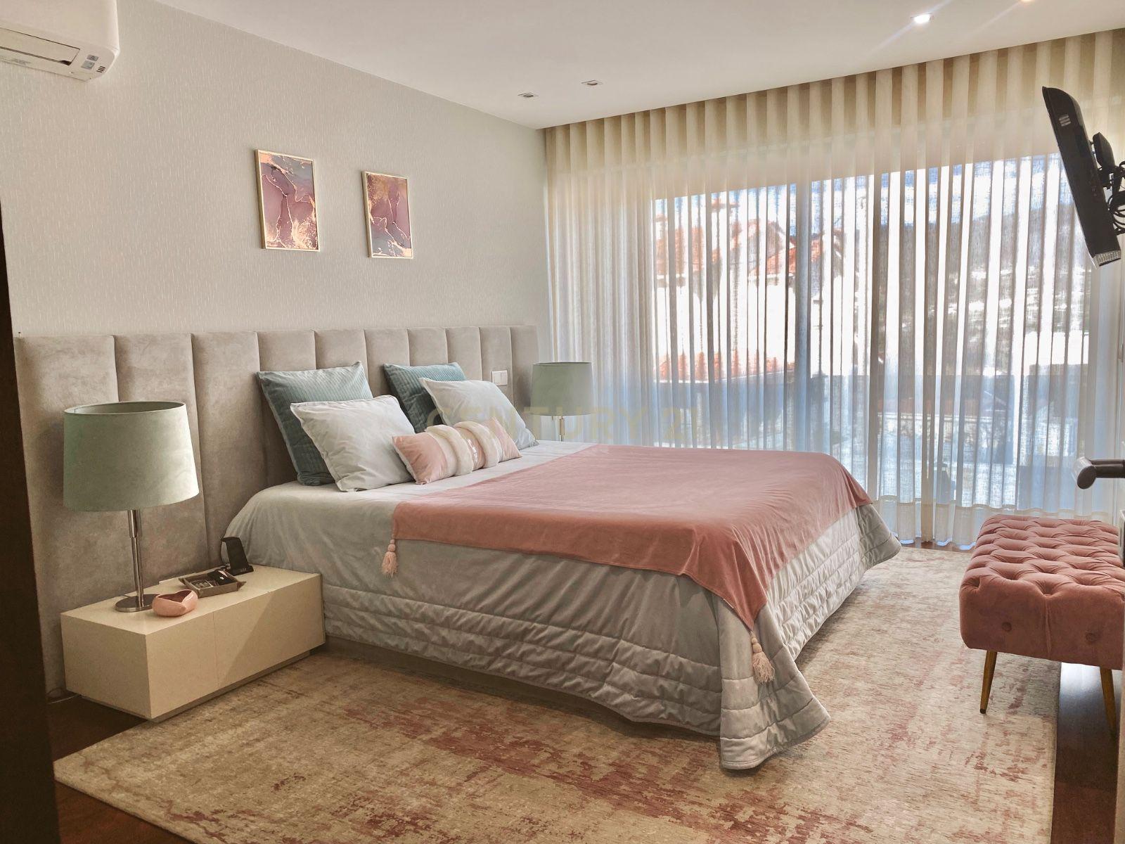 Luxuosa Moradia Isolada T3 em Guimarães com Vista para a Montanha - Image 13