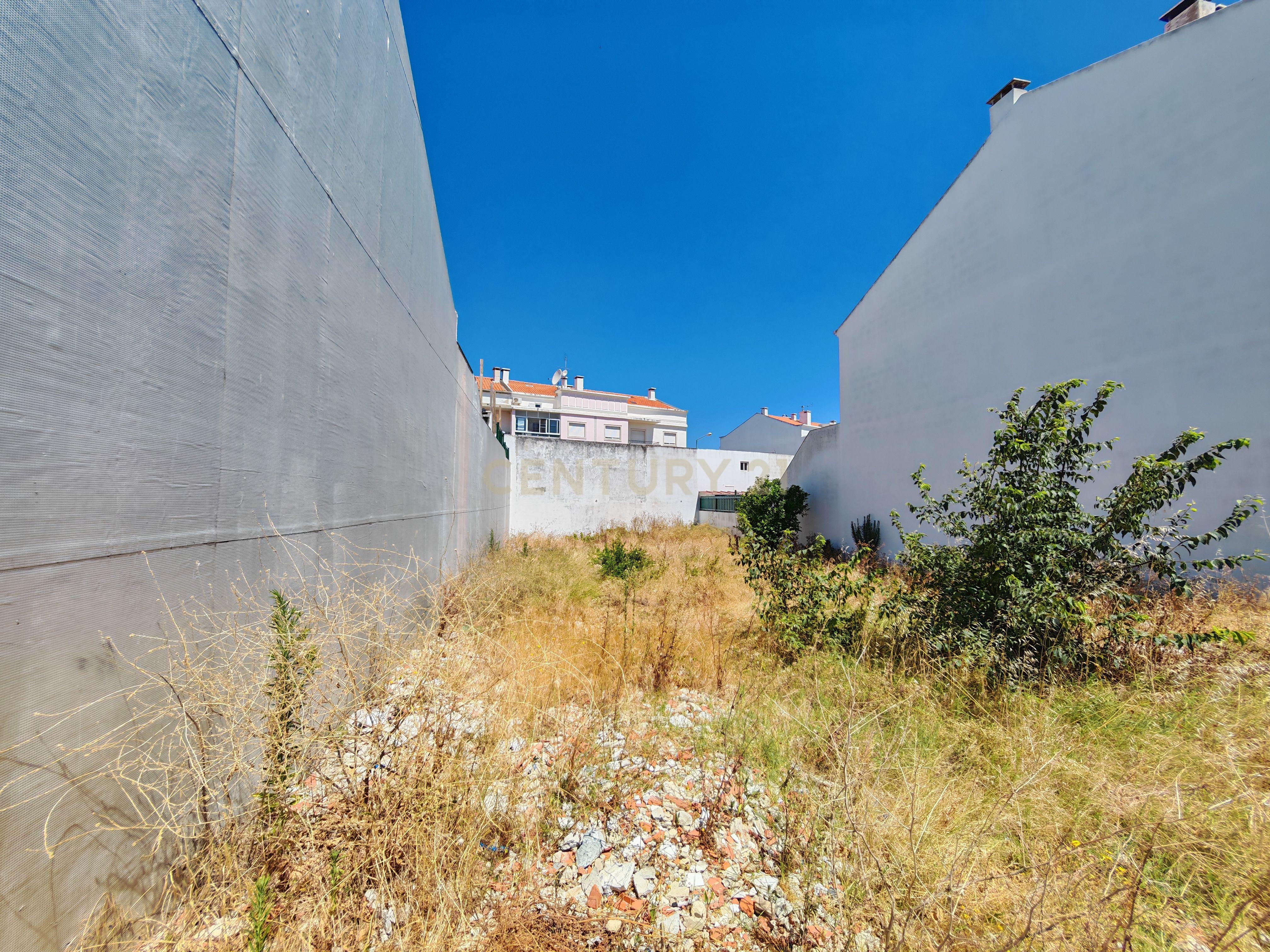 Fotografia 4 de Lote para construção de moradia bifamiliar no Montijo