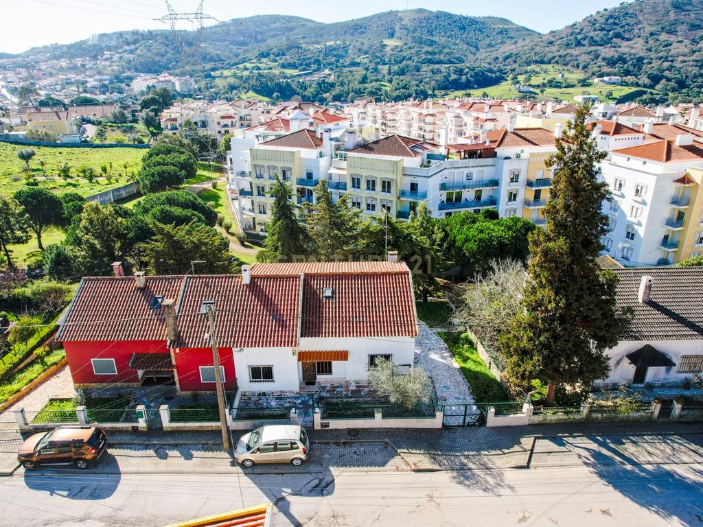 Moradia  Venda do Pinheiro com Jardim - Image 2
