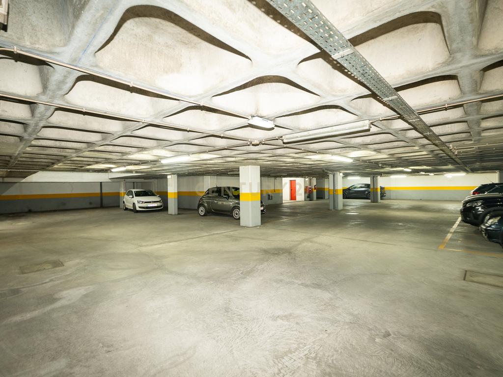Loja comercial de esquina no Lumiar – junto ao Colégio Planalto - Image 29
