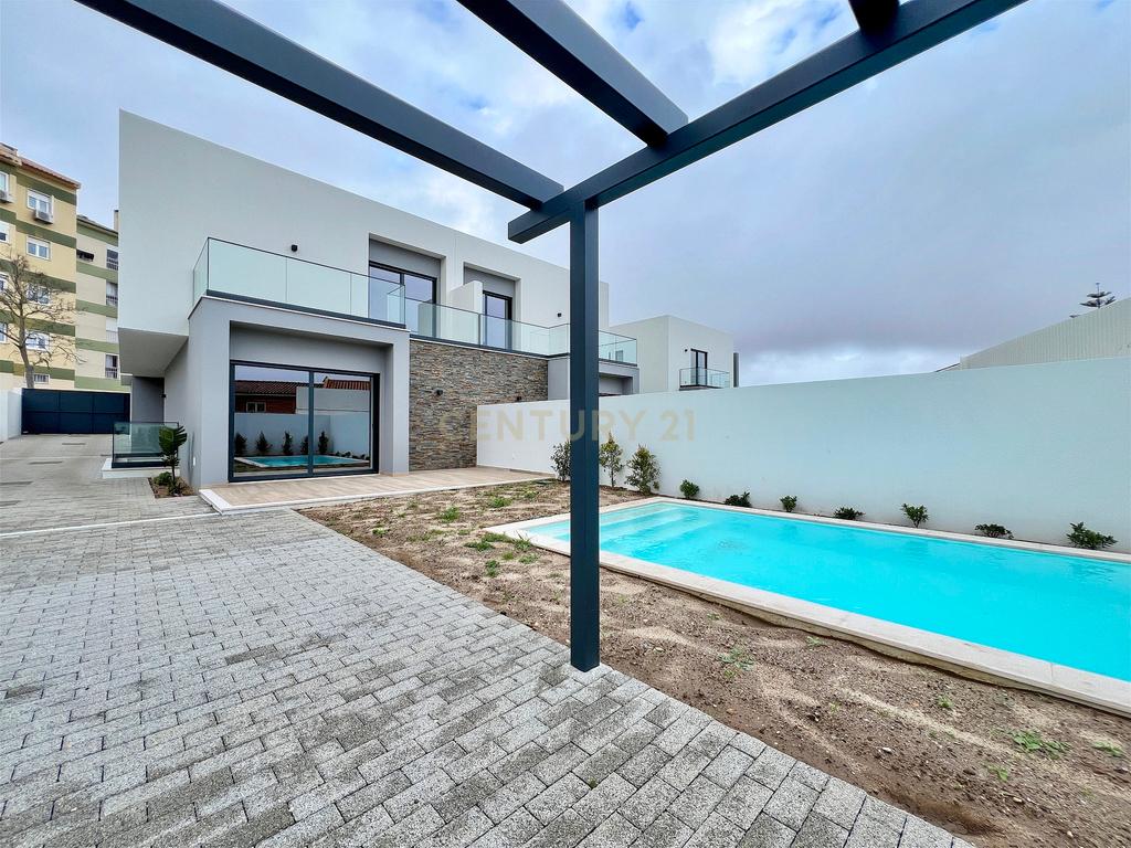 Moradia T4 com Piscina na Parede (Cascais, Lisboa) - Image 1