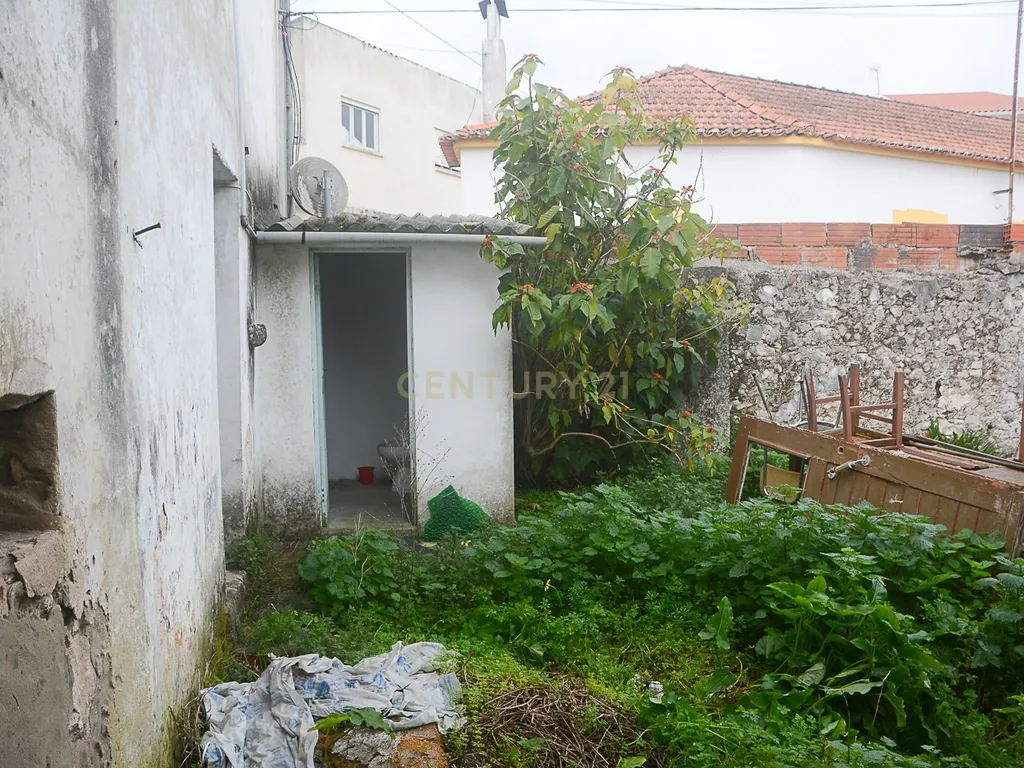 Moradia Para Restaurar em Pataias - Image 11
