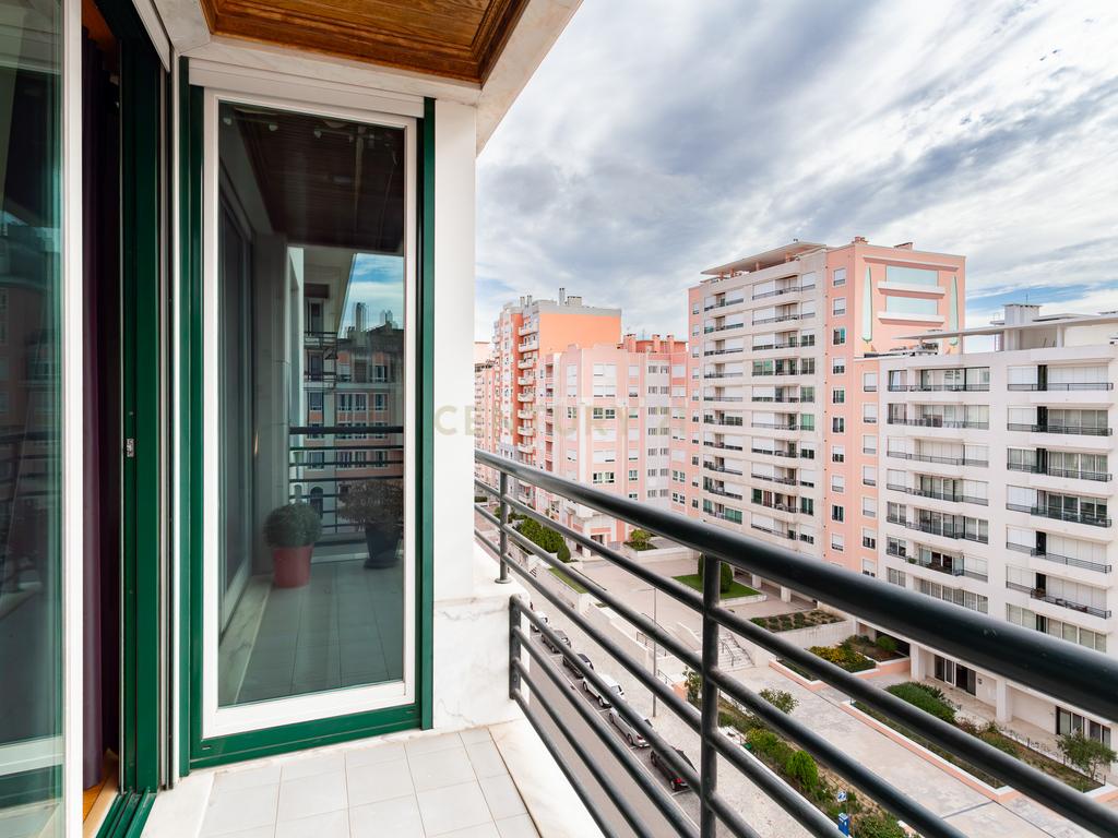 Apartamento T4 mobilado no Parque dos Príncipes - Image 8