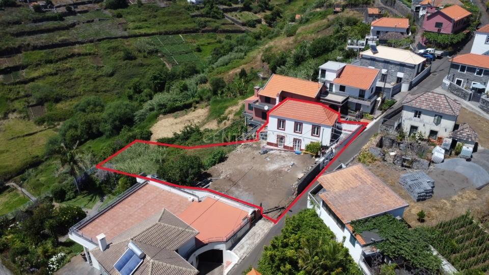 Moradia T2 com amplo terreno na Calheta - Image 1