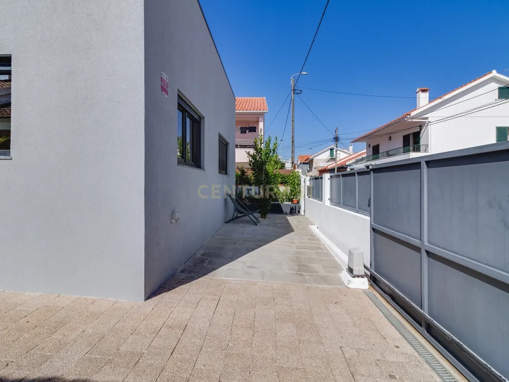 Moradia T3 Térrea Isolada com Zona Gourmet, Garagem e Carregamento Elétrico – Alcabideche - Image 30