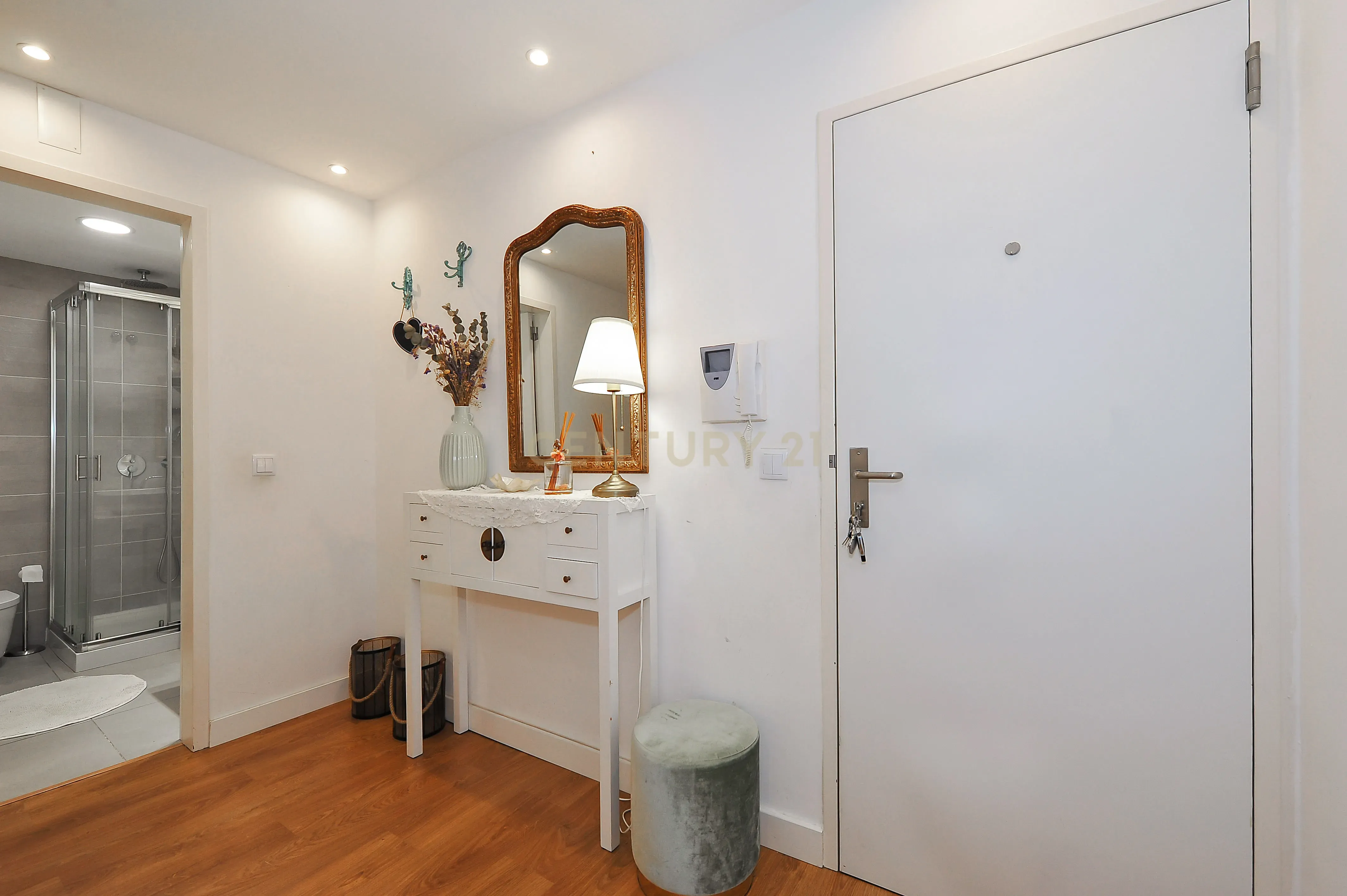 Apartamento T3 renovado e mobilado em Telheiras, a 5 minutos a pé do metro - Image 11