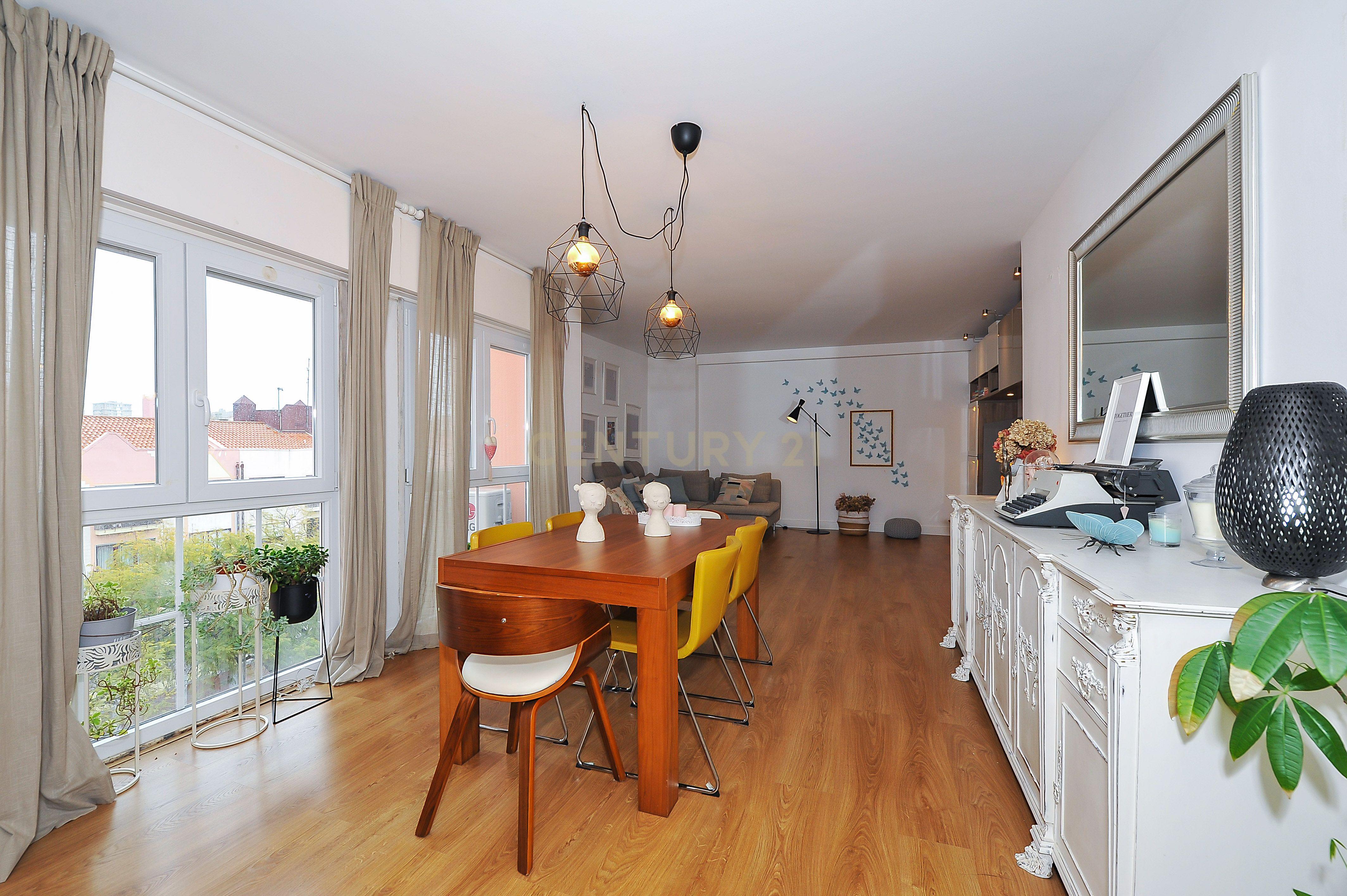Apartamento T3 renovado e mobilado em Telheiras, a 5 minutos a pé do metro - Image 2