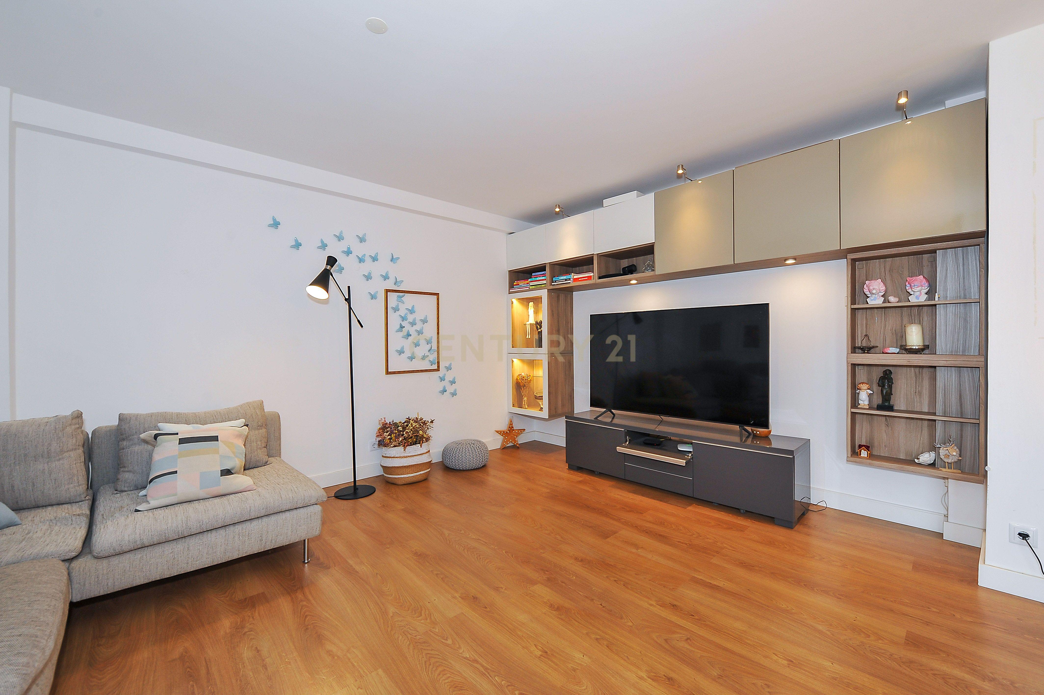 Apartamento T3 renovado e mobilado em Telheiras, a 5 minutos a pé do metro - Image 5