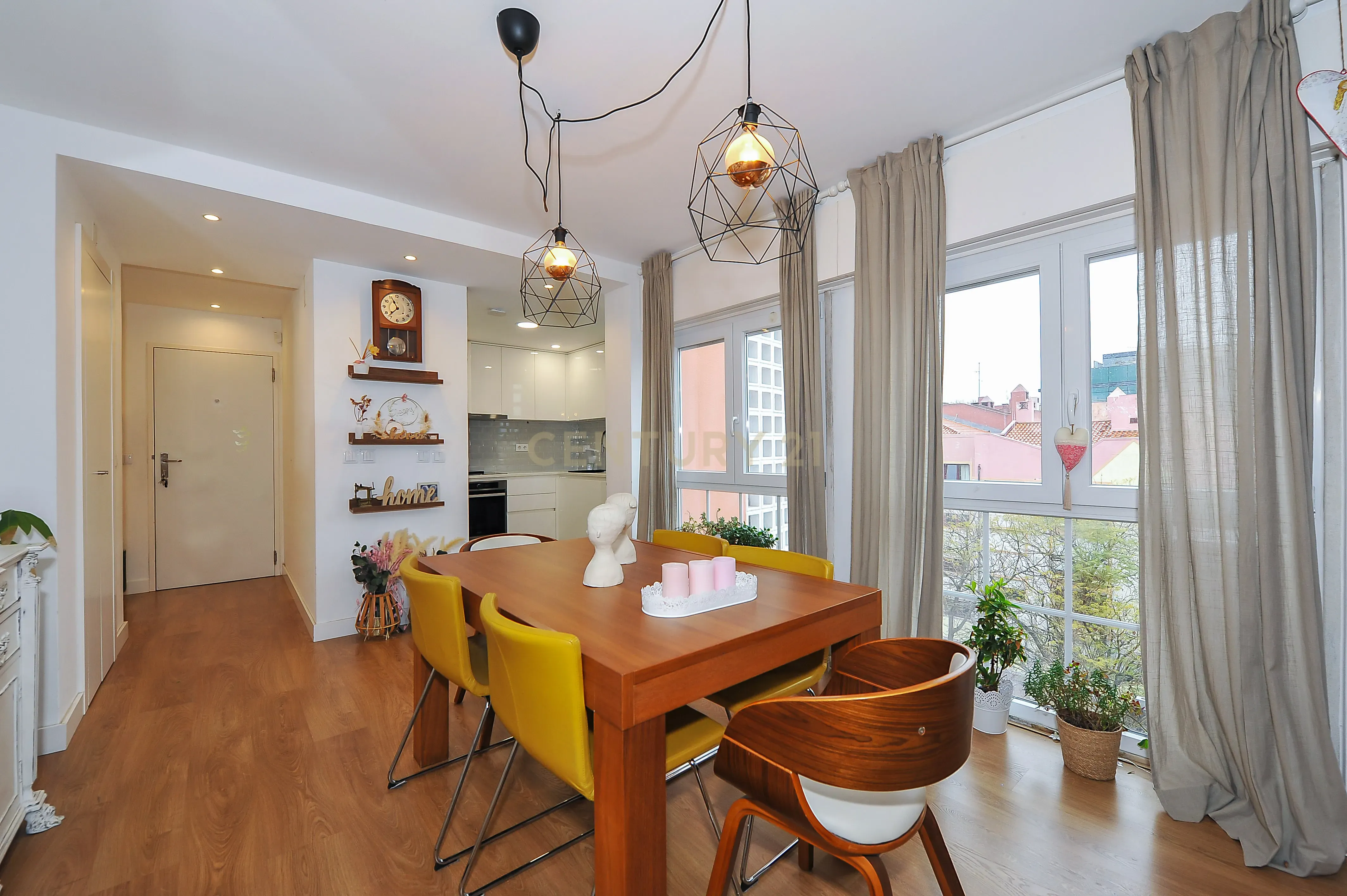 Apartamento T3 renovado e mobilado em Telheiras, a 5 minutos a pé do metro - Image 7