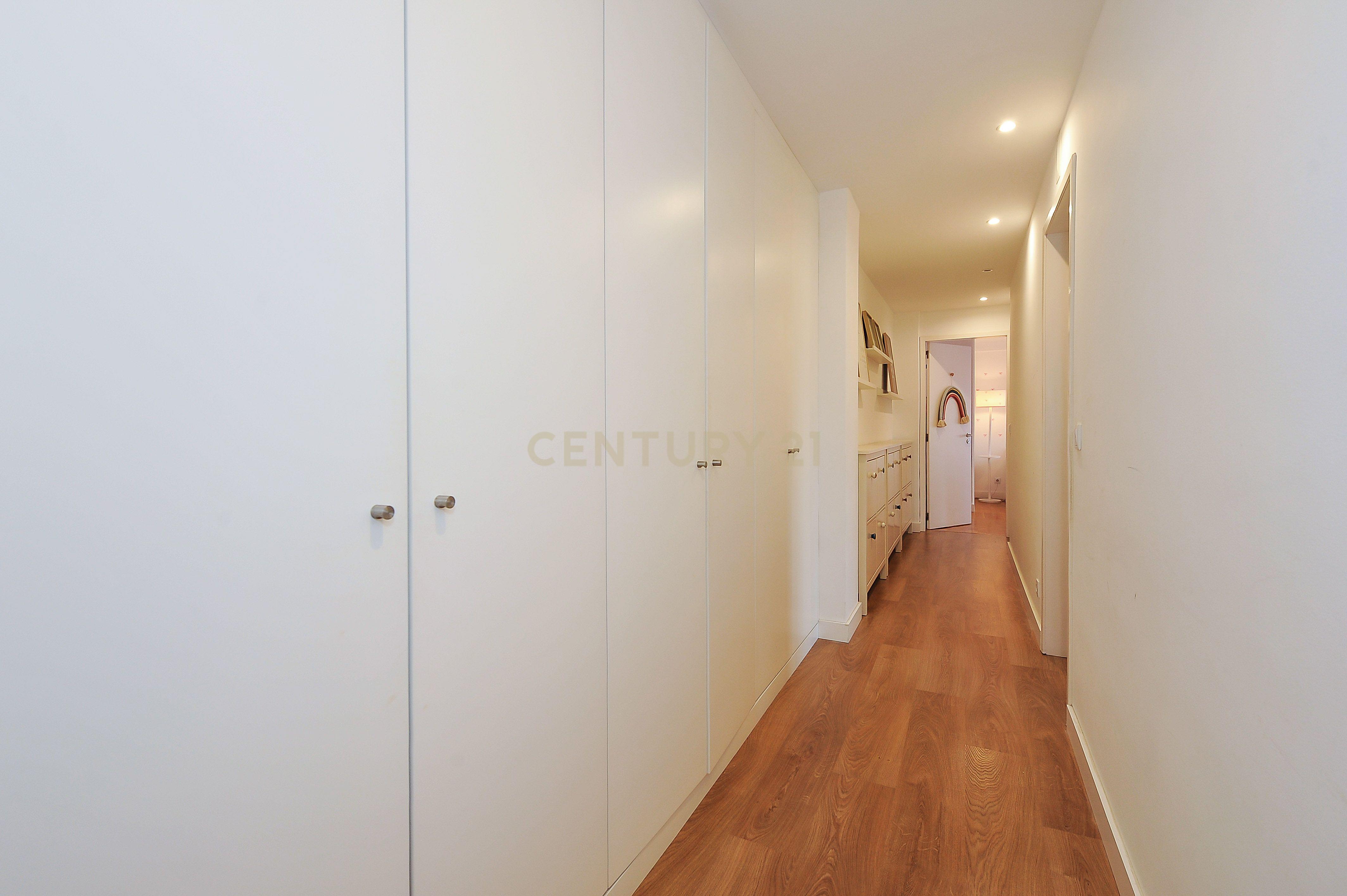 Apartamento T3 renovado e mobilado em Telheiras, a 5 minutos a pé do metro - Image 13