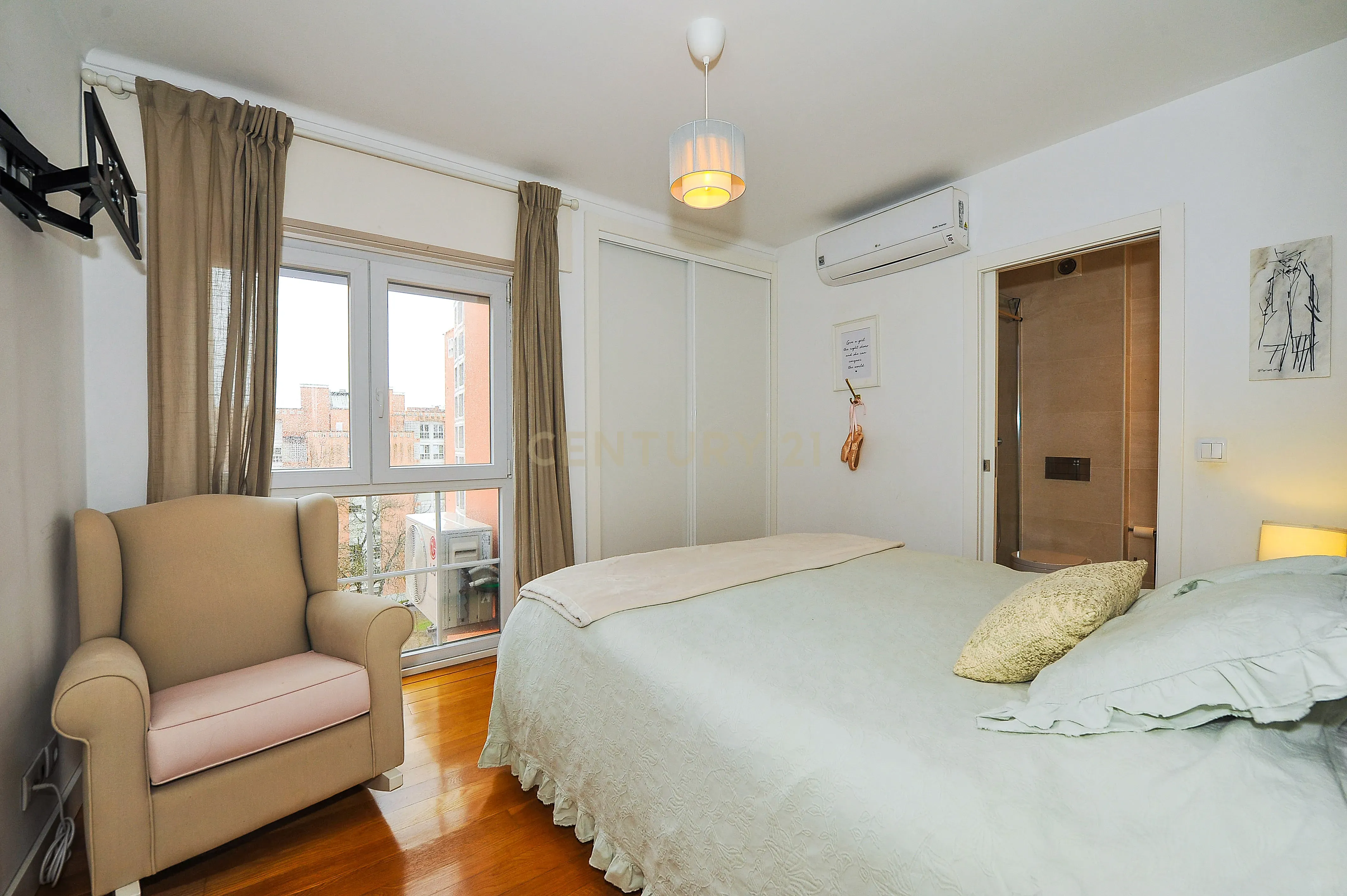 Apartamento T3 renovado e mobilado em Telheiras, a 5 minutos a pé do metro - Image 15