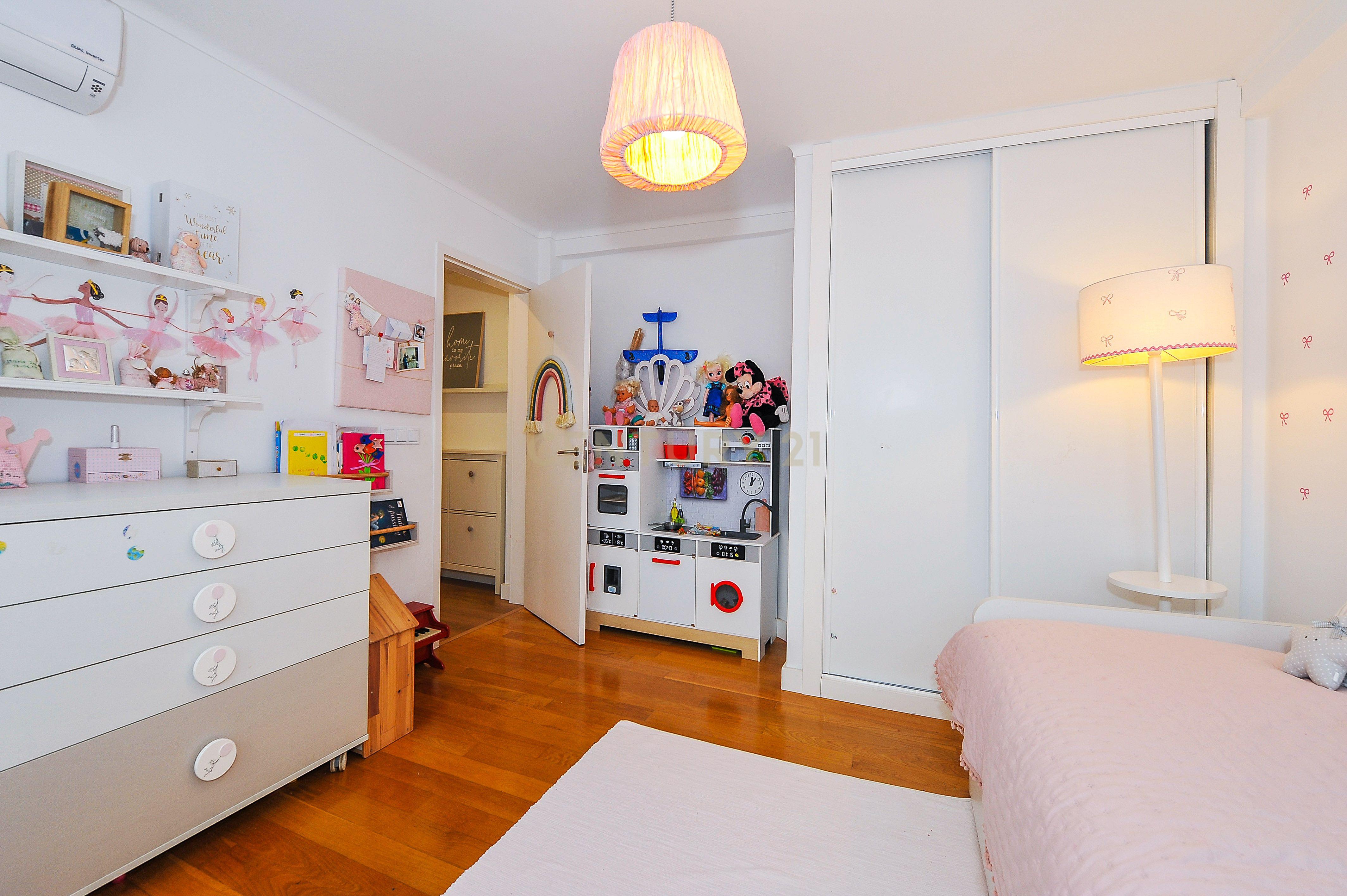 Apartamento T3 renovado e mobilado em Telheiras, a 5 minutos a pé do metro - Image 19