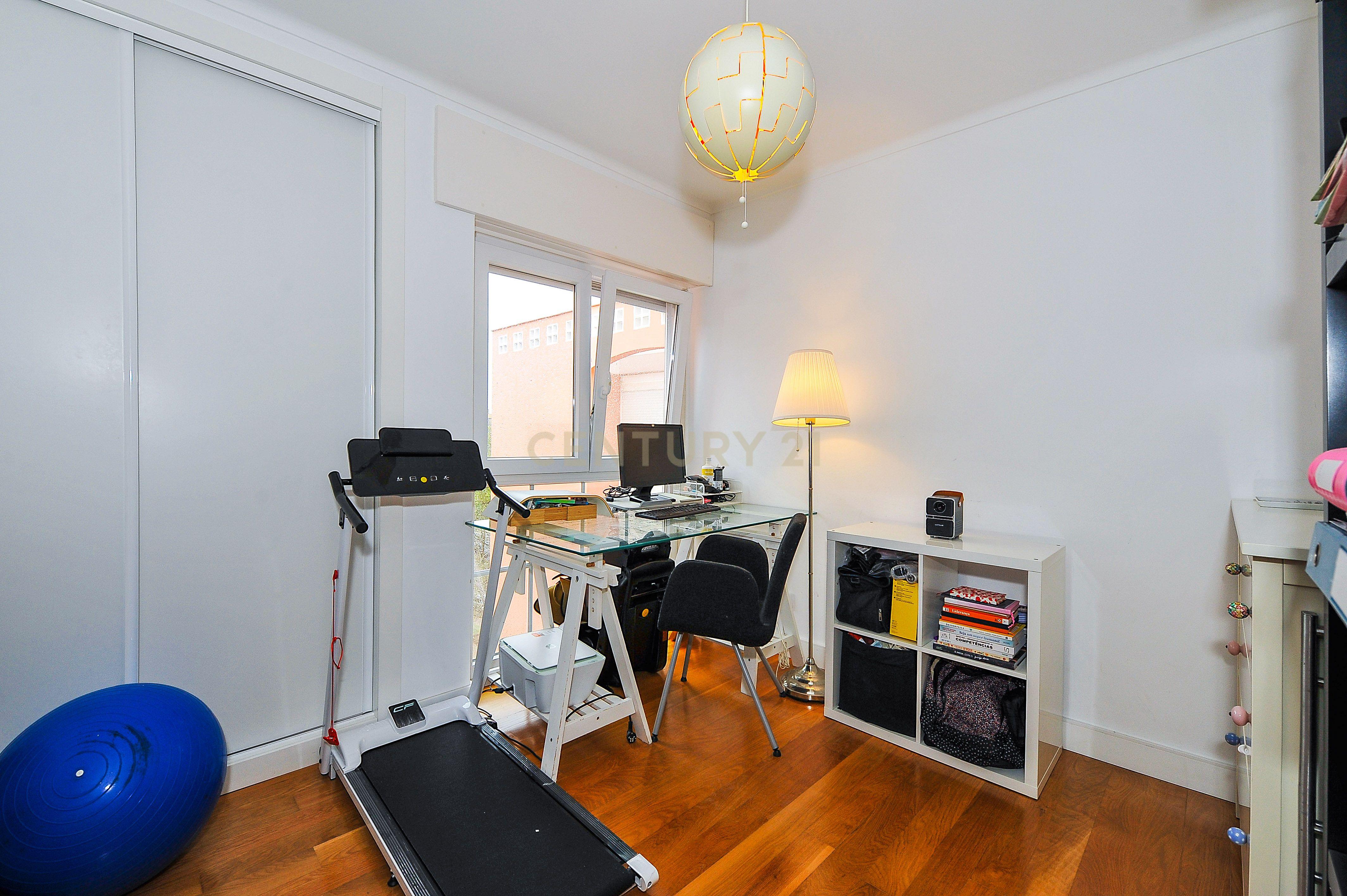 Apartamento T3 renovado e mobilado em Telheiras, a 5 minutos a pé do metro - Image 20