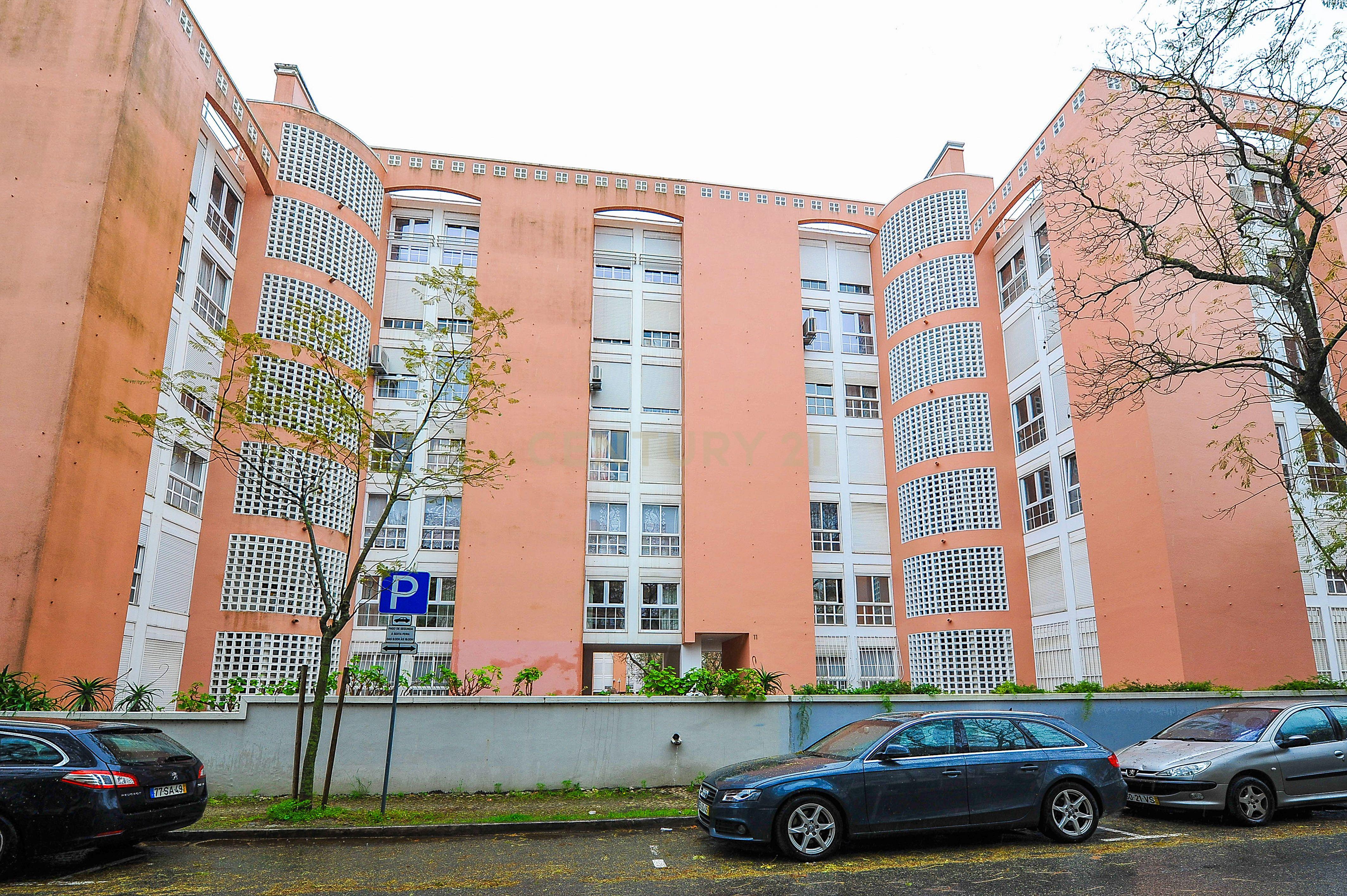 Apartamento T3 renovado e mobilado em Telheiras, a 5 minutos a pé do metro - Image 25