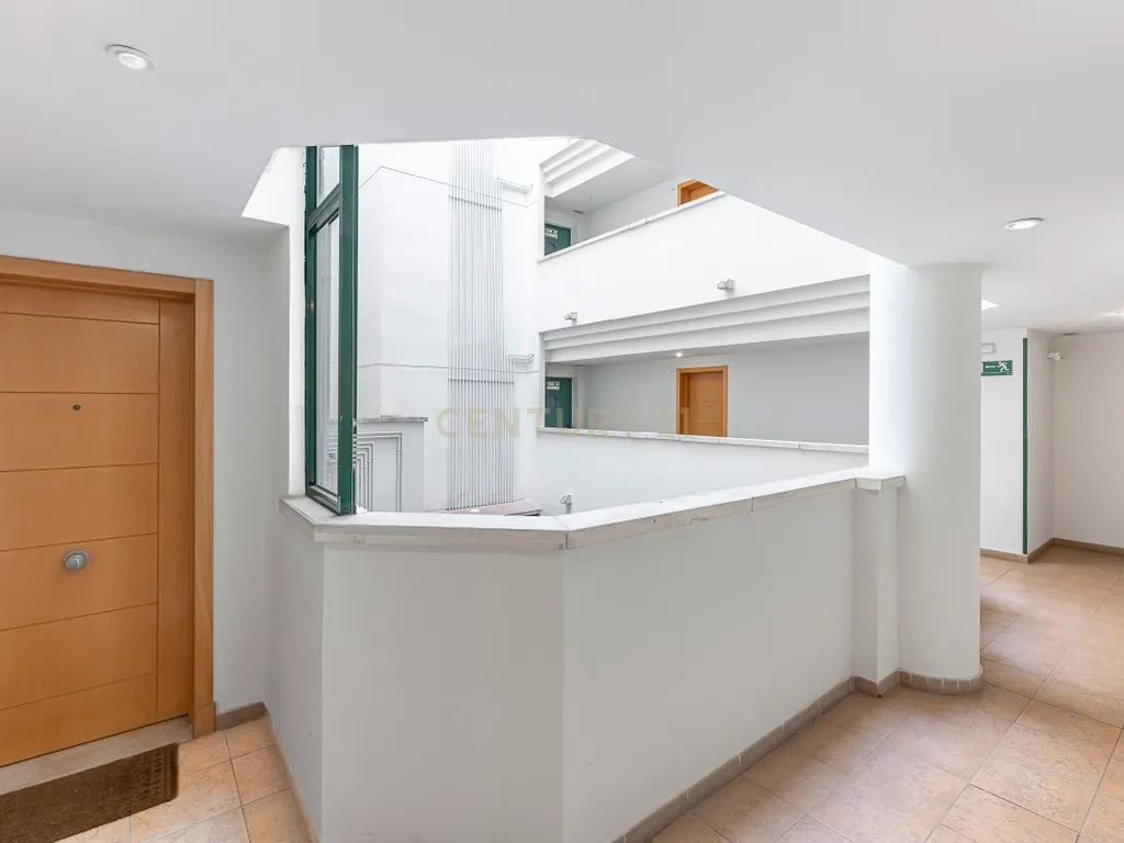 APARTAMENTO EM ESTEPONA: CONFORTO E LOCALIZAÇÃO PRIVILEGIADA - Image 24