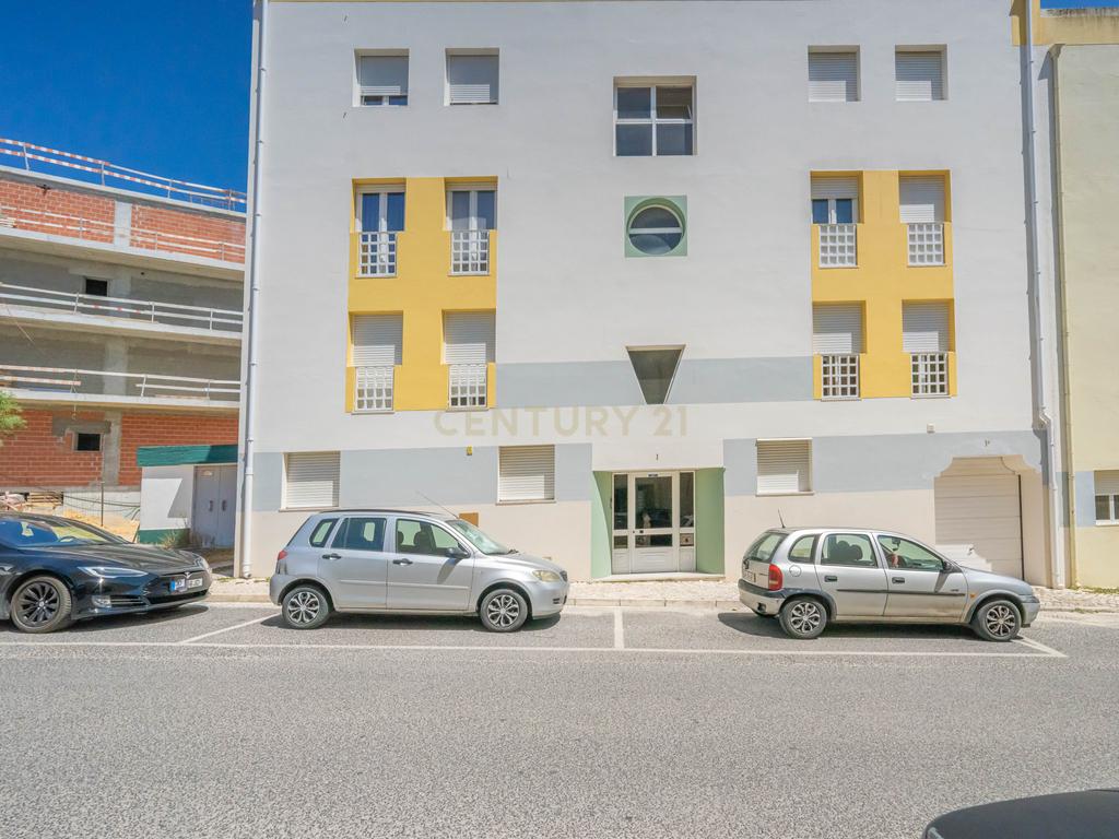 Apartamento T2, com Parqueamento e Arrecadação, em Caneças - Image 25