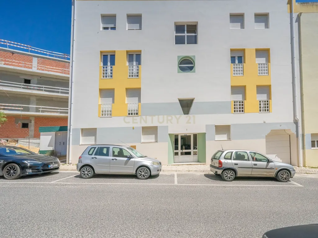 Apartamento T2, com Parqueamento e Arrecadação, em Caneças - Image 25