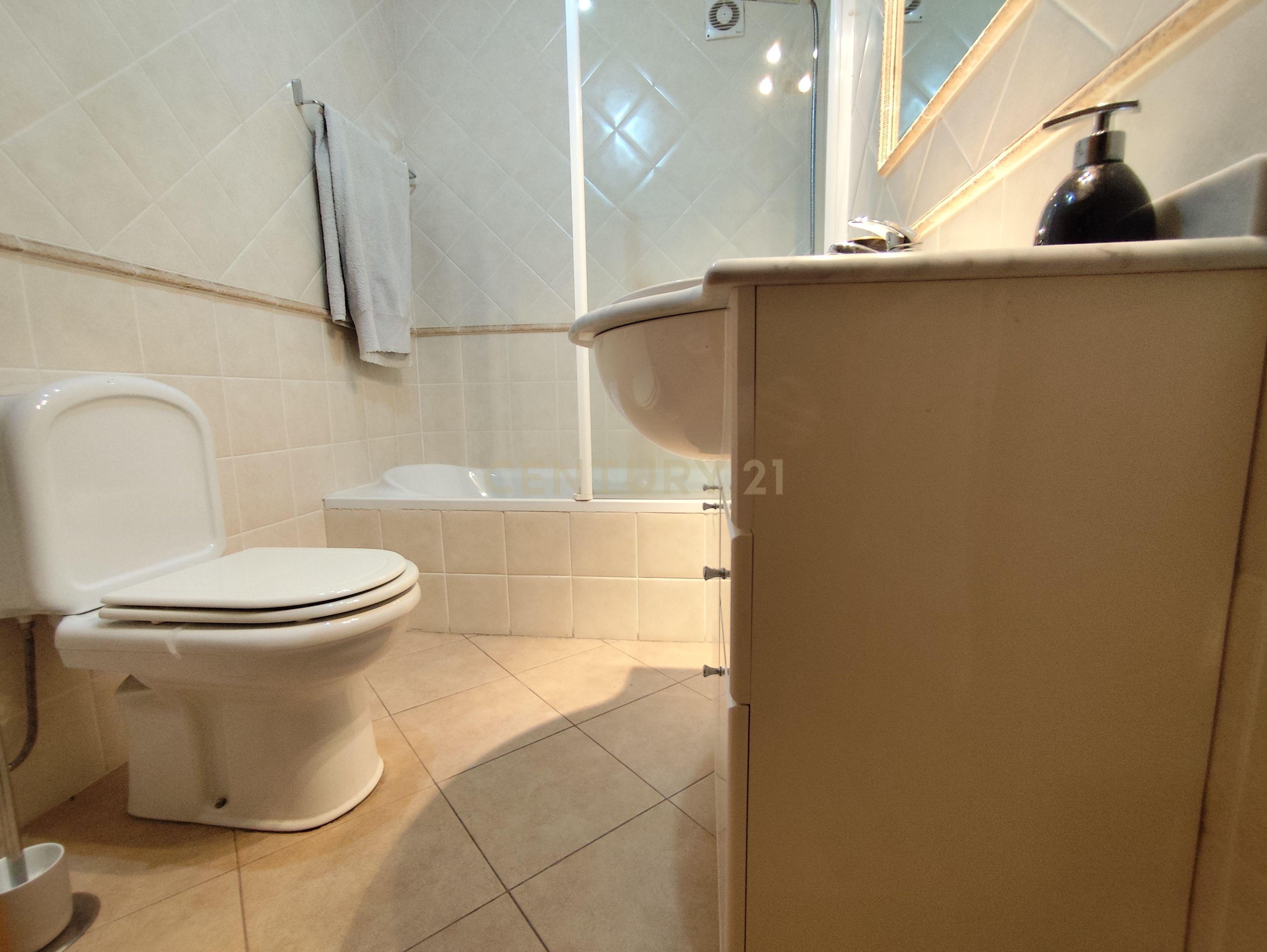 Fotografia 11 de Apartamento T3 no Último Piso | 3 Varandas, Suite e Garagem