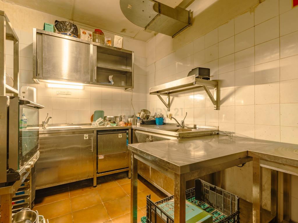 OPORTUNIDADE! ESPAÇO DE RESTAURAÇÃO MUITO BEM DECORADO E TOTALMENTE EQUIPADO EM LOCALIZAÇÃO CENTRAL DE LISBOA, GRANDE POTENCIAL PARA O SEU NEGÓCIO! - Image 23