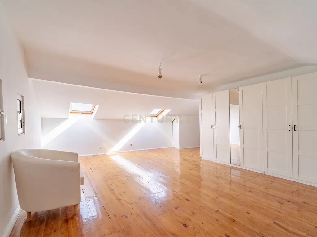 T3 Duplex com Terraço — Campo de Ourique - Image 11