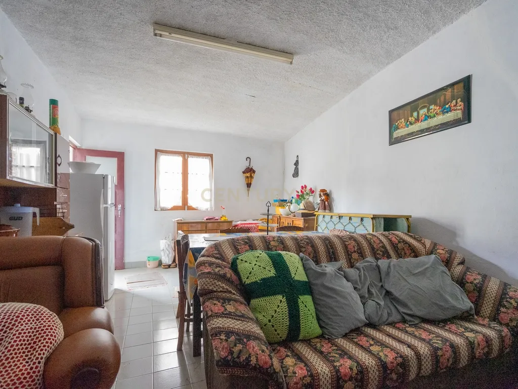 Moradia T3 para recuperar com terreno a 1,5km do centro de Vila Nova de Poiares - Image 8