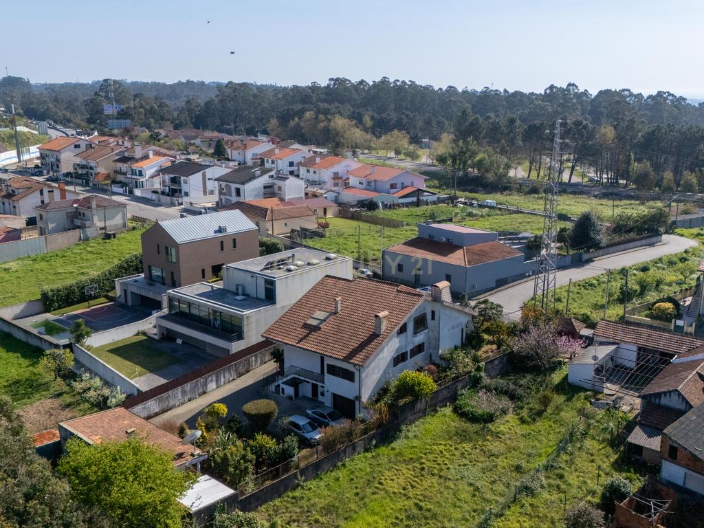 Moradia T4 com 392 m² e terreno de 1.070 m² | Anta - Image 3