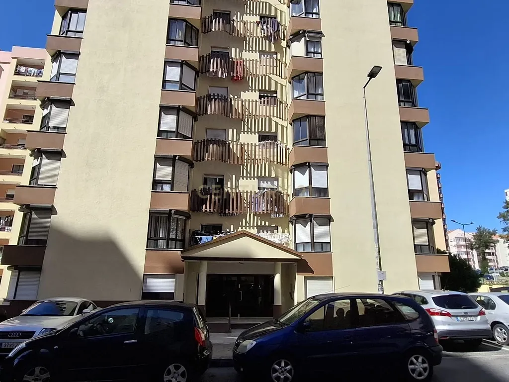 Apartamento T2 - Tapada das Mercês - Image 9