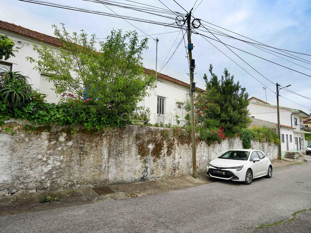 2 Casas T4 com Jardim em Alcanena - Oportunidade Única! - Image 2