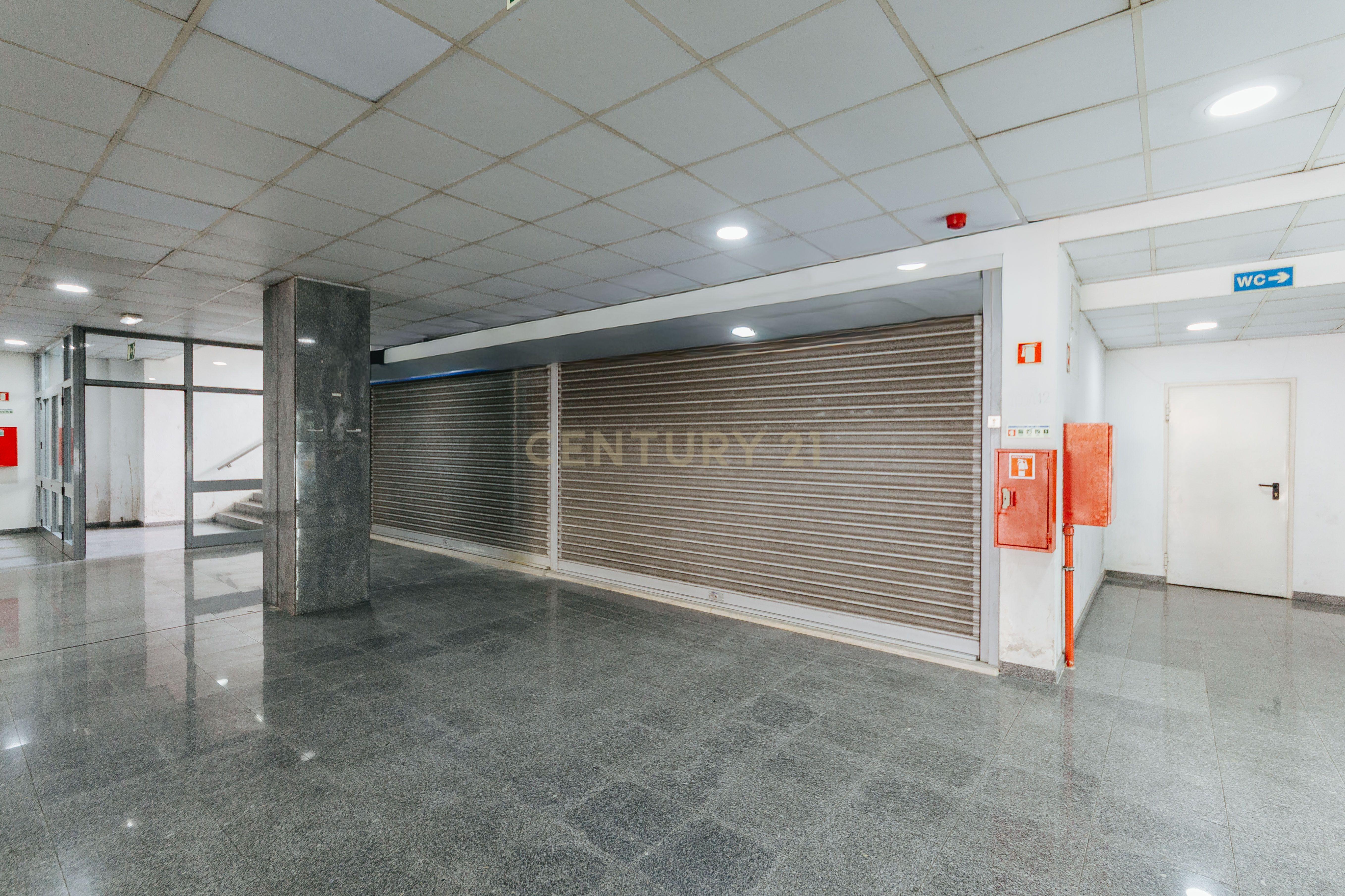 Fotografia 4 de LOJA - Galeria Comercial Benfica com estacionamento