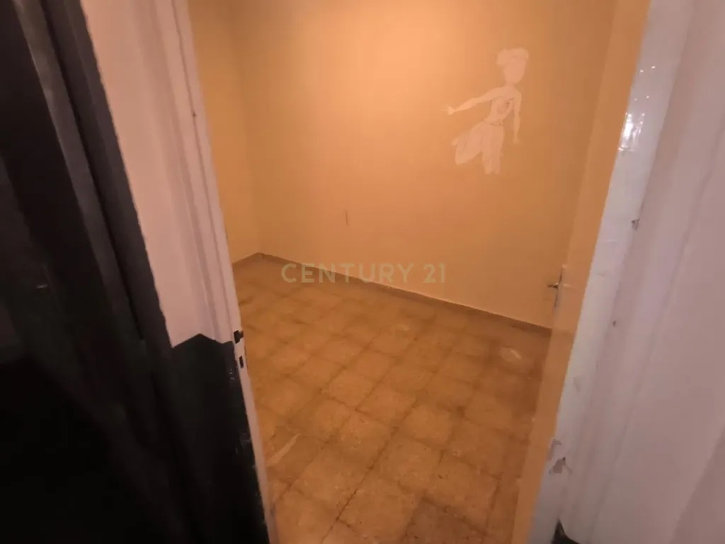 Apartamento para Recuperar em Ripollet, Barcelona - Image 12
