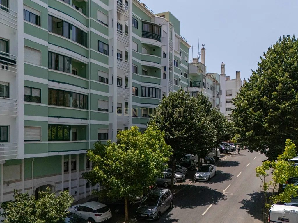 Apartamento T3 com varandas e Estacionamento | Cavaleira – Algueirão Mem Martins - Image 26