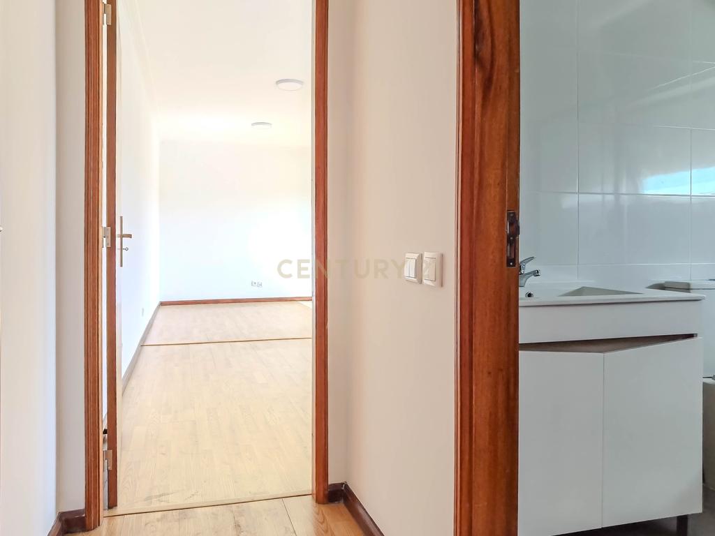 Apartamento T1 totalmente renovado em Esmoriz, Aveiro - Excelente Localização - Image 7