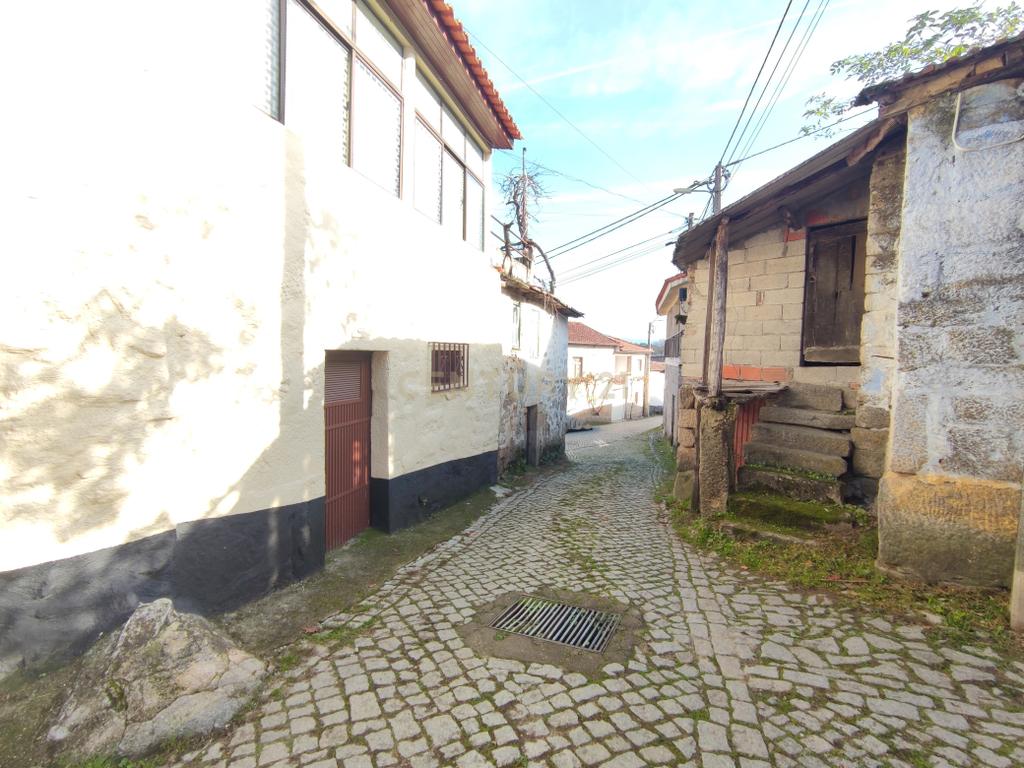 Moradia para recuperar a 5kms da cidade de Chaves - Image 5