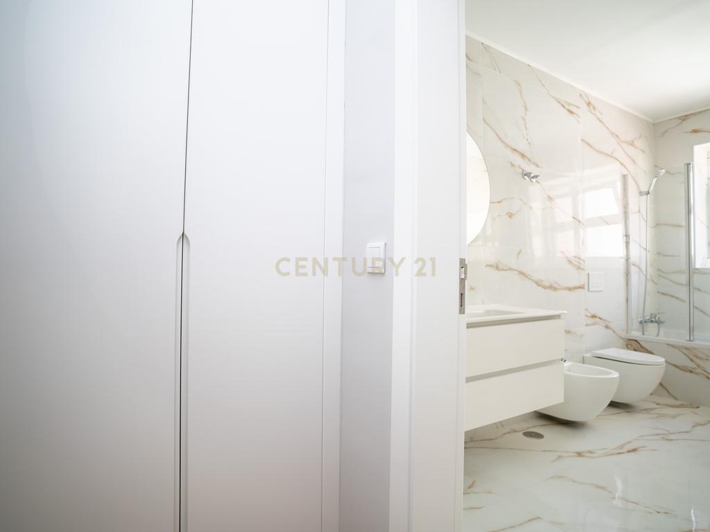 T3 Remodelado a Estrear | 98 m² | Varanda | Metro a 200 m | Arroios - Image 33