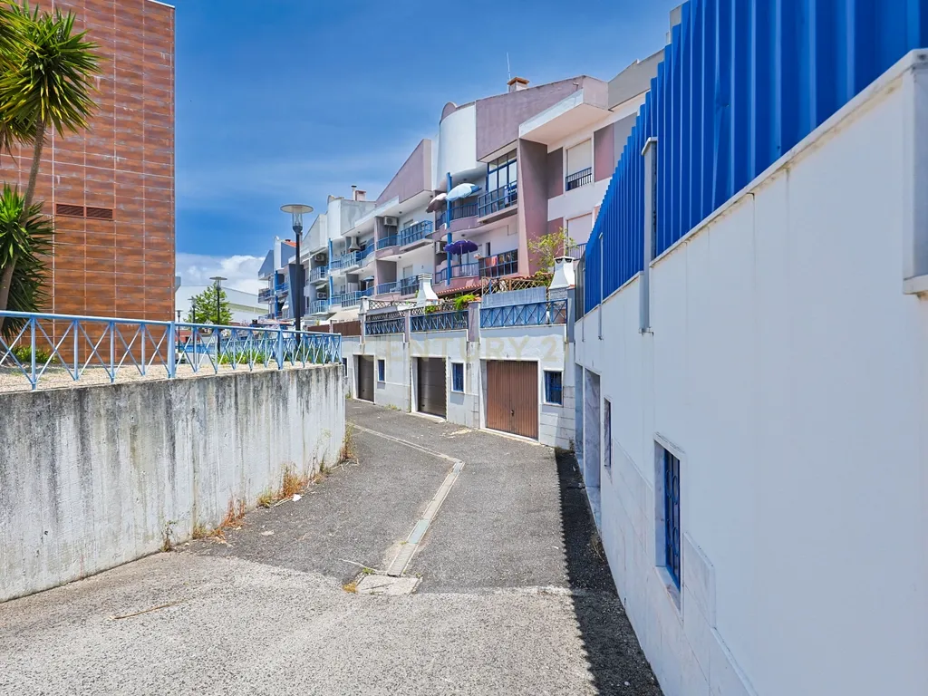 Apartamento T2 nas Quintinhas, Charneca de Caparica, com Terraço e Garagem - Image 33
