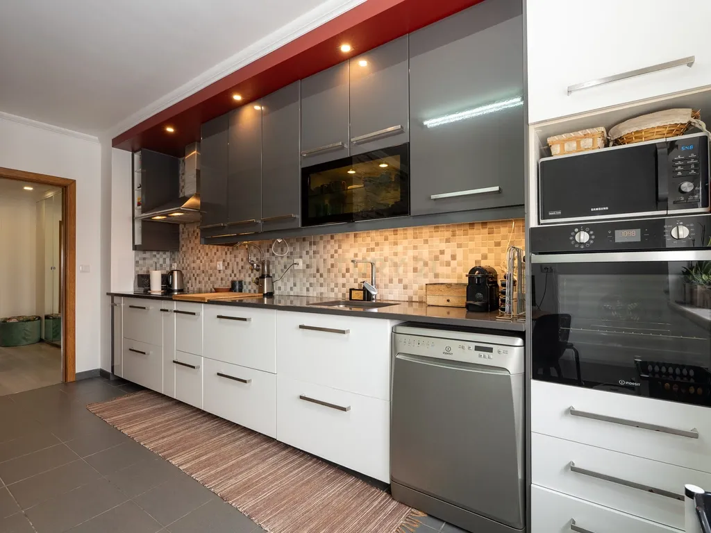 * ESPECTACULAR APARTAMENTO NO CENTRO DE MAFRA, COM VARANDA E PARQUEAMENTO * - Image 17