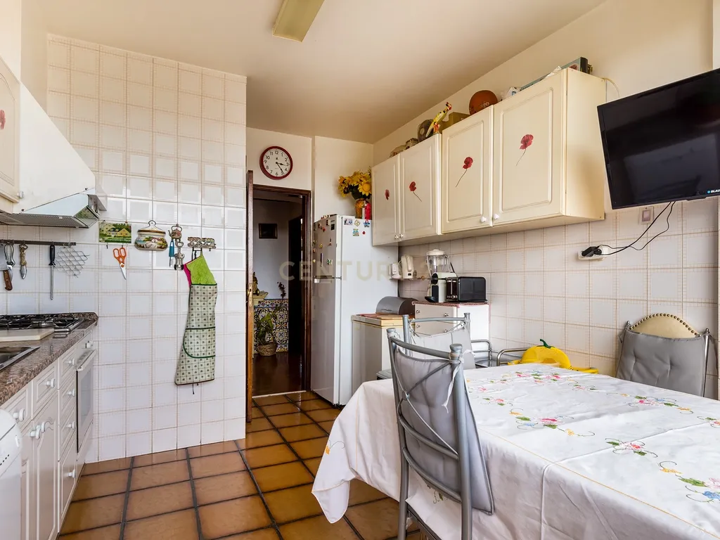 Apartamento T2 com Vista Mar em São João do Estoril, (Alapraia) - Image 13