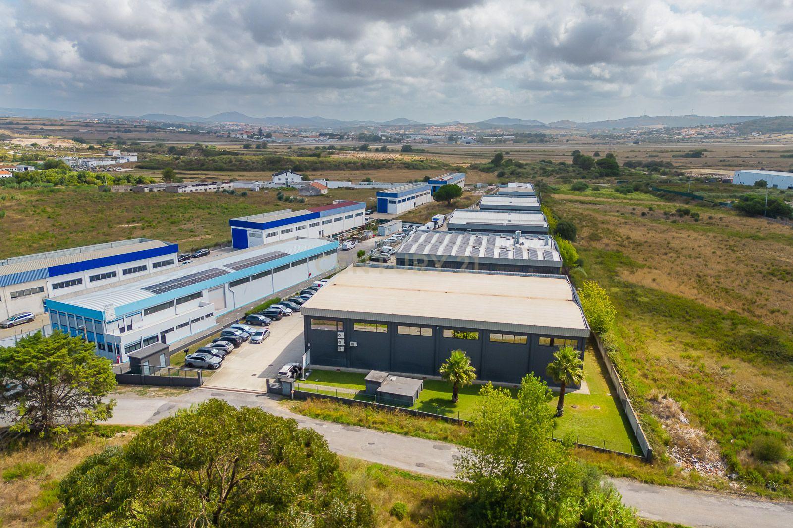 Fotografia 3 de Excelente Oportunidade Empresarial: Conjunto de 3 Armazéns Integrados com 1.400 m² de Área Total