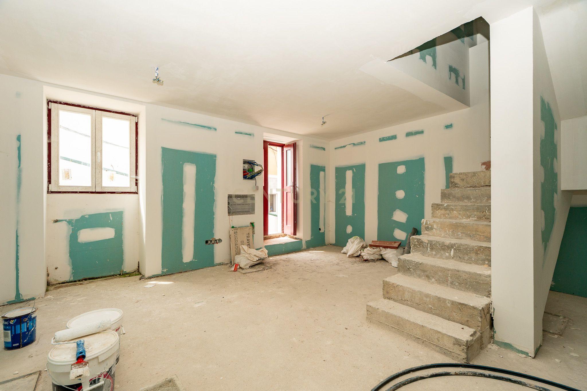 Moradia T4 em Alcântara com Dois Duplex Independentes - Ideal para Habitação e Investimento - Image 27