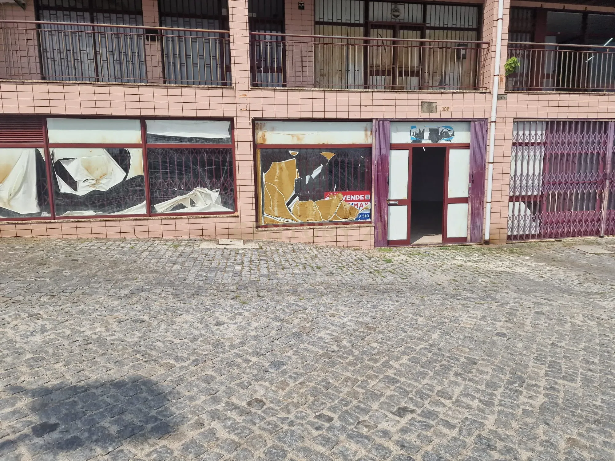 Fotografia 11 de Espaço comercial para recuperação em Delães, Vila Nova de Famalicão/GRRE-00139;GRRE-00145;GRRE-00148