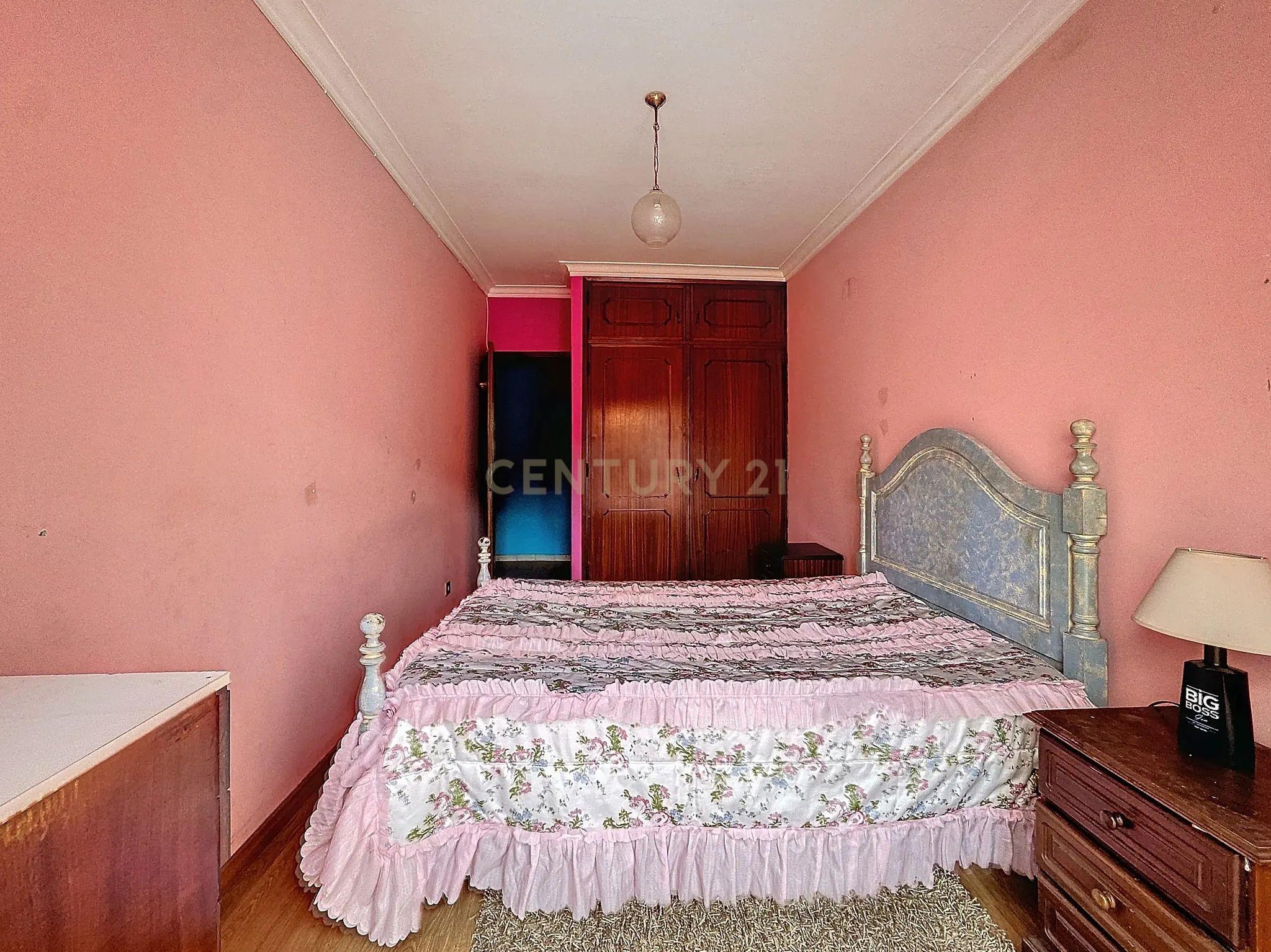 Fotografia 12 de Apartamento T2  - Arrendamento - Bem localizado na Nazaré